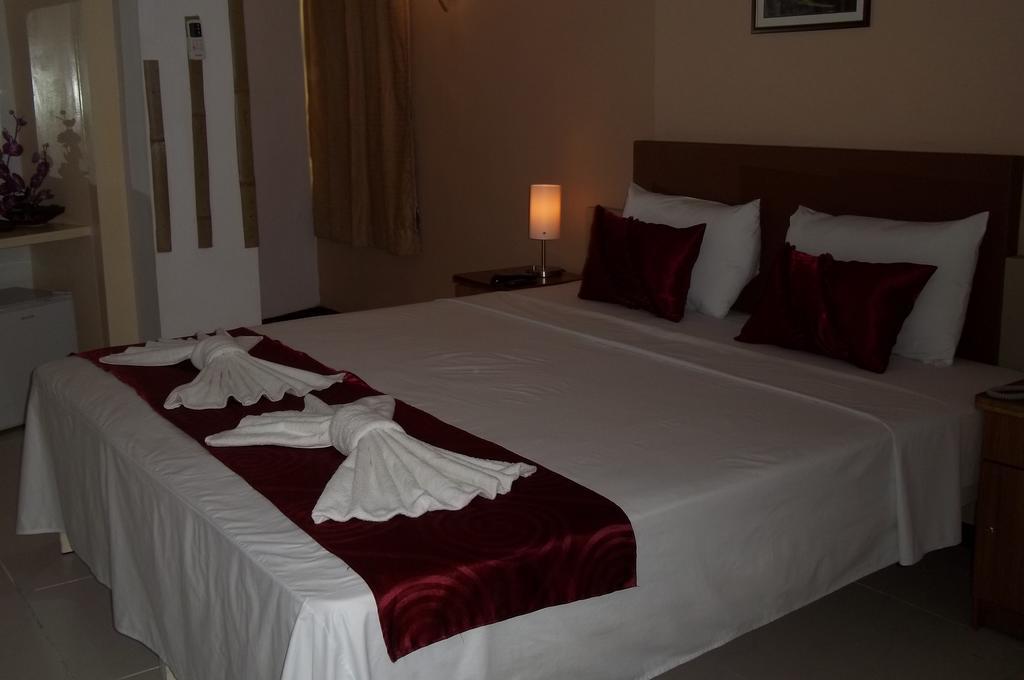 Hypertek Hotel 格兰贝伊 外观 照片