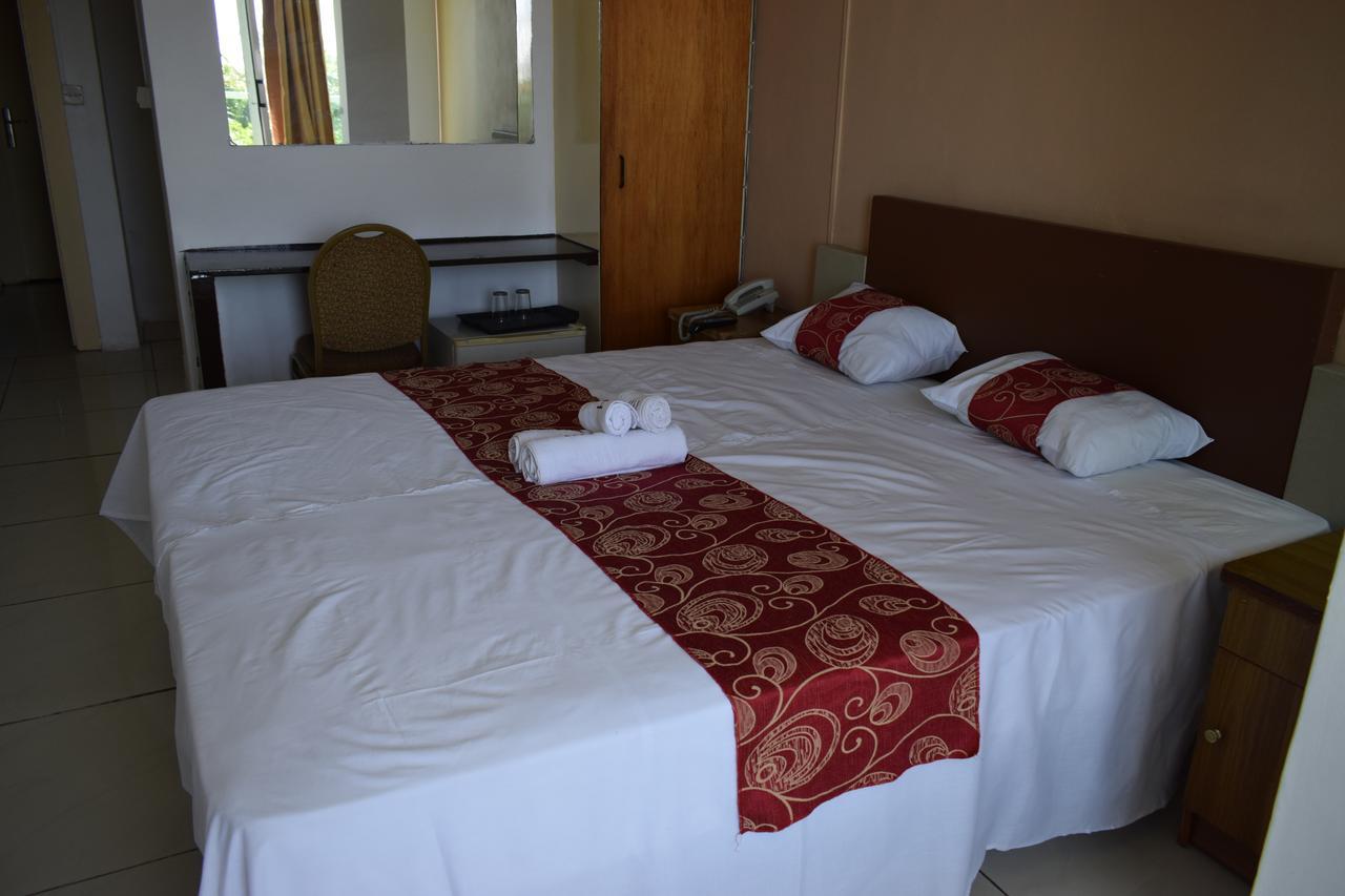 Hypertek Hotel 格兰贝伊 外观 照片