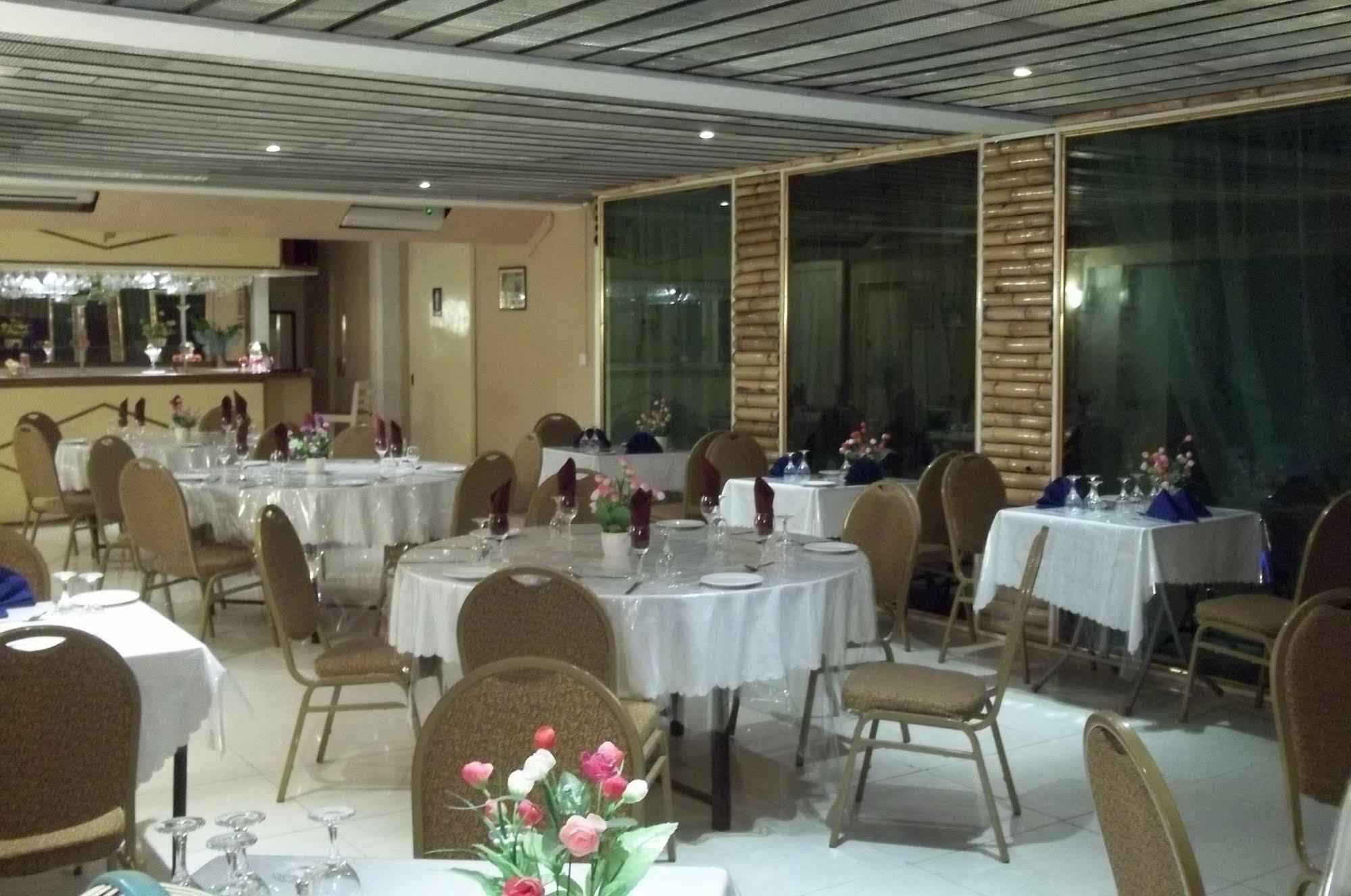 Hypertek Hotel 格兰贝伊 外观 照片