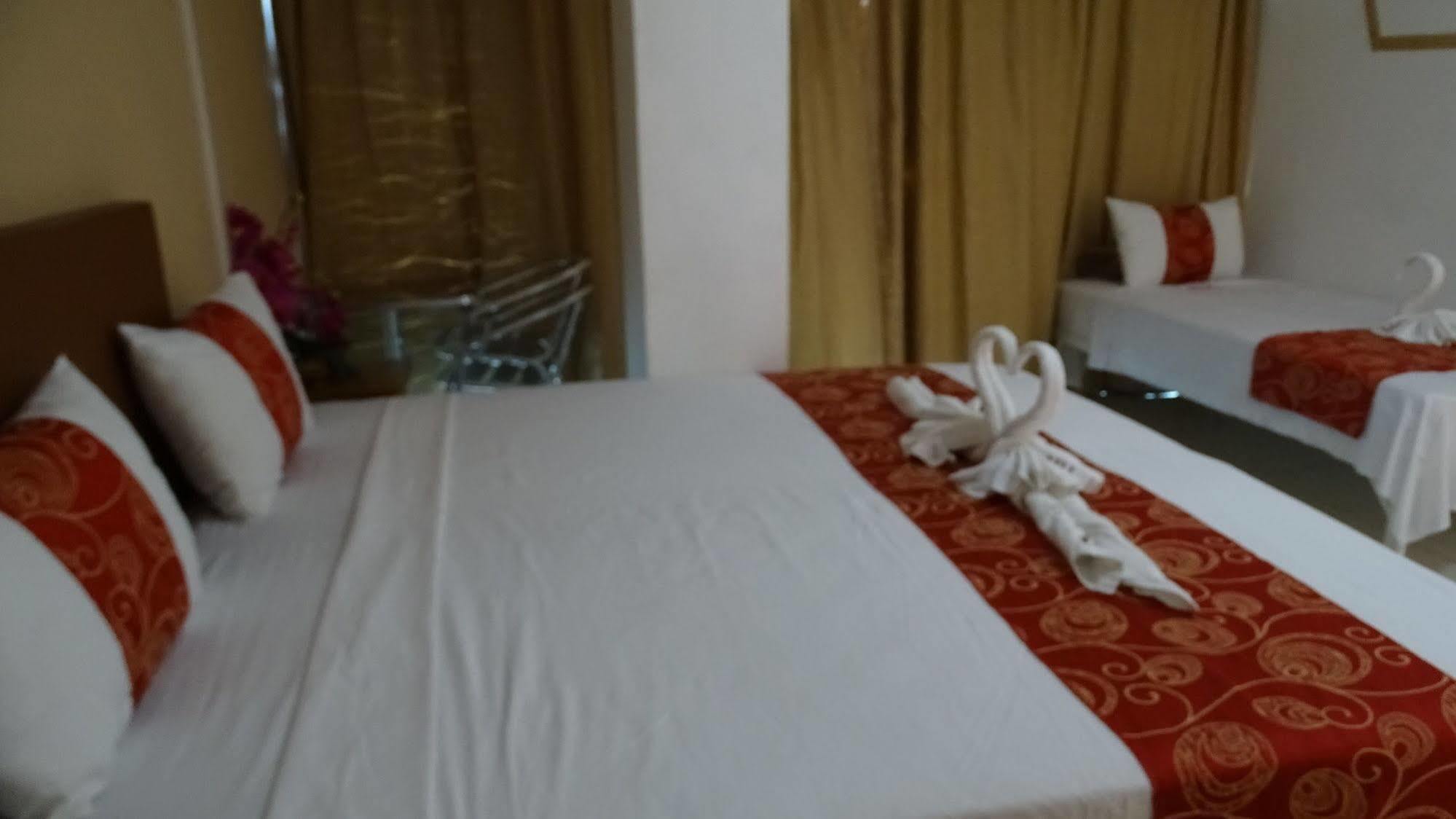 Hypertek Hotel 格兰贝伊 外观 照片