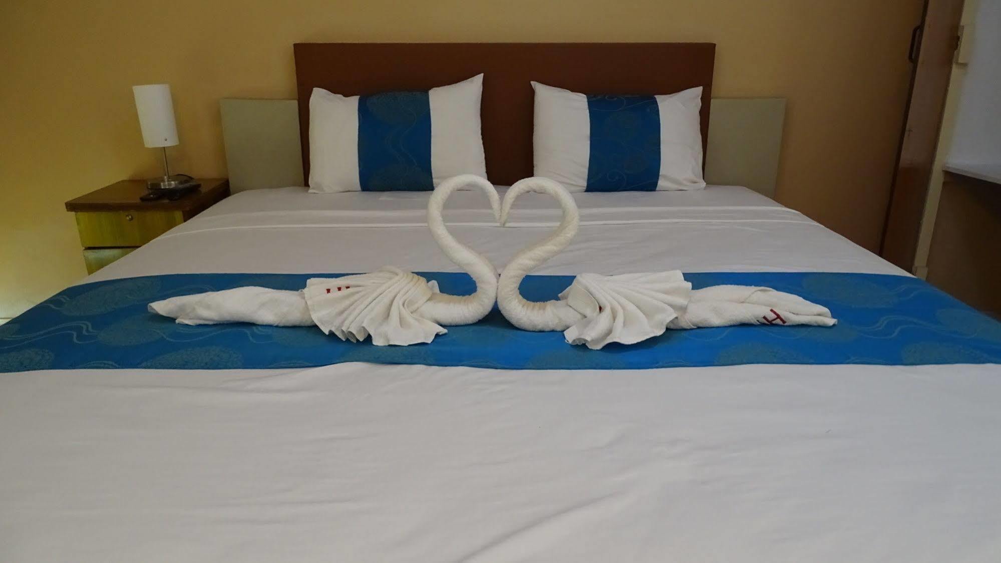 Hypertek Hotel 格兰贝伊 外观 照片