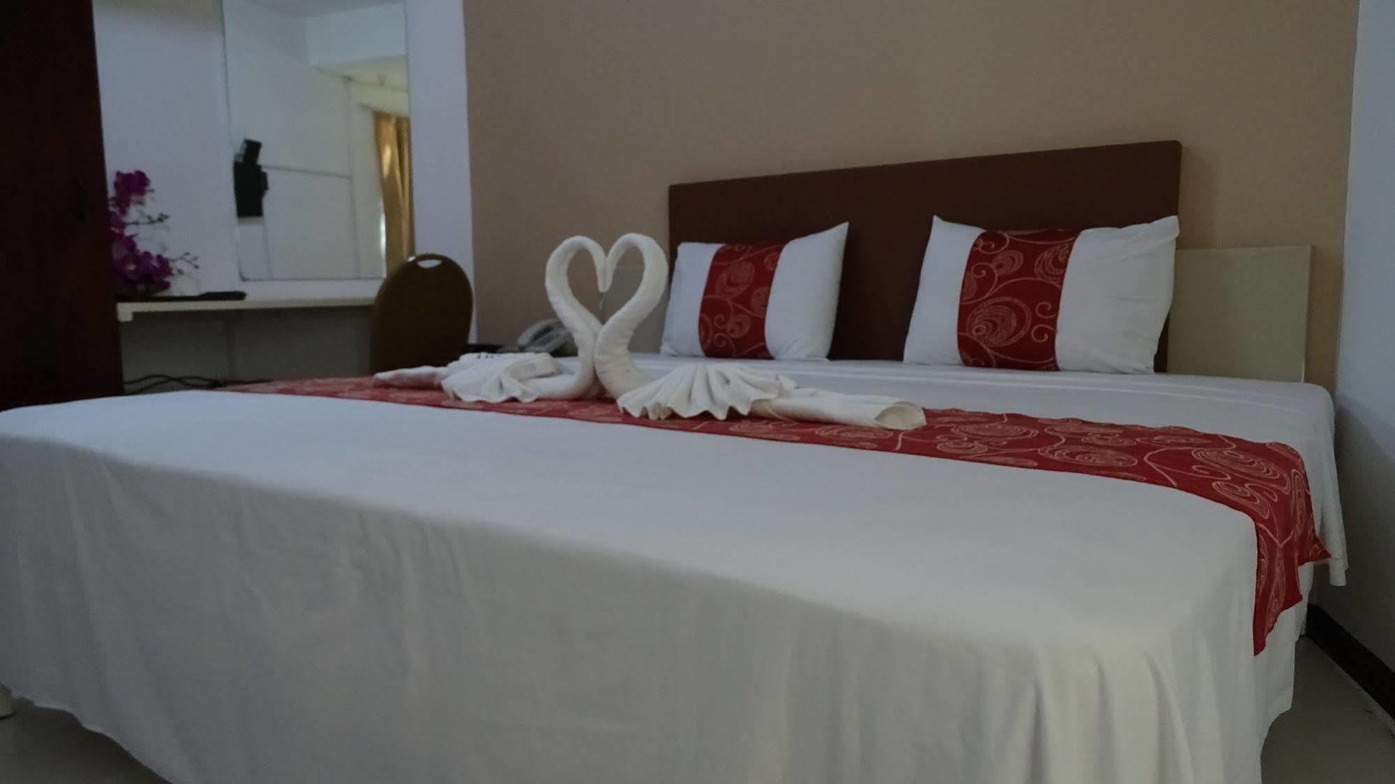 Hypertek Hotel 格兰贝伊 外观 照片