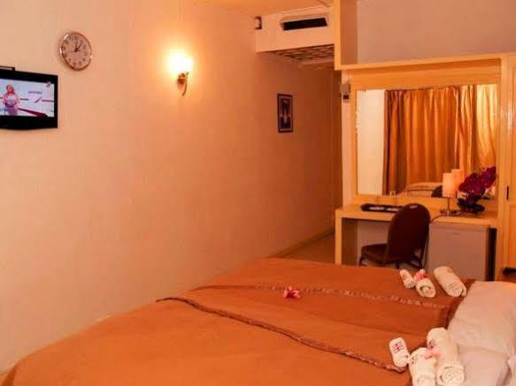 Hypertek Hotel 格兰贝伊 外观 照片